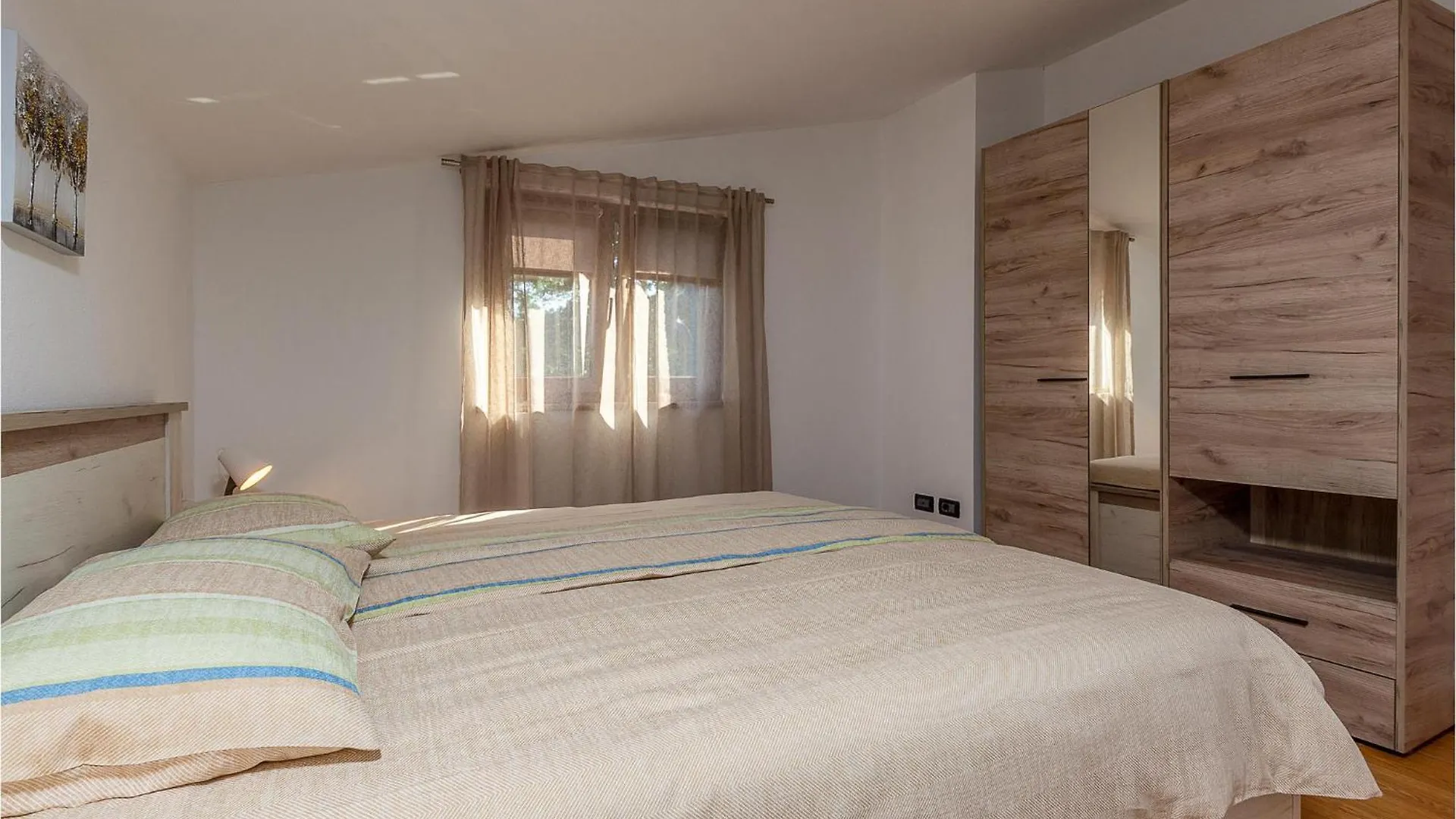 3 Bedroom Gorgeous Apartment In Režanci