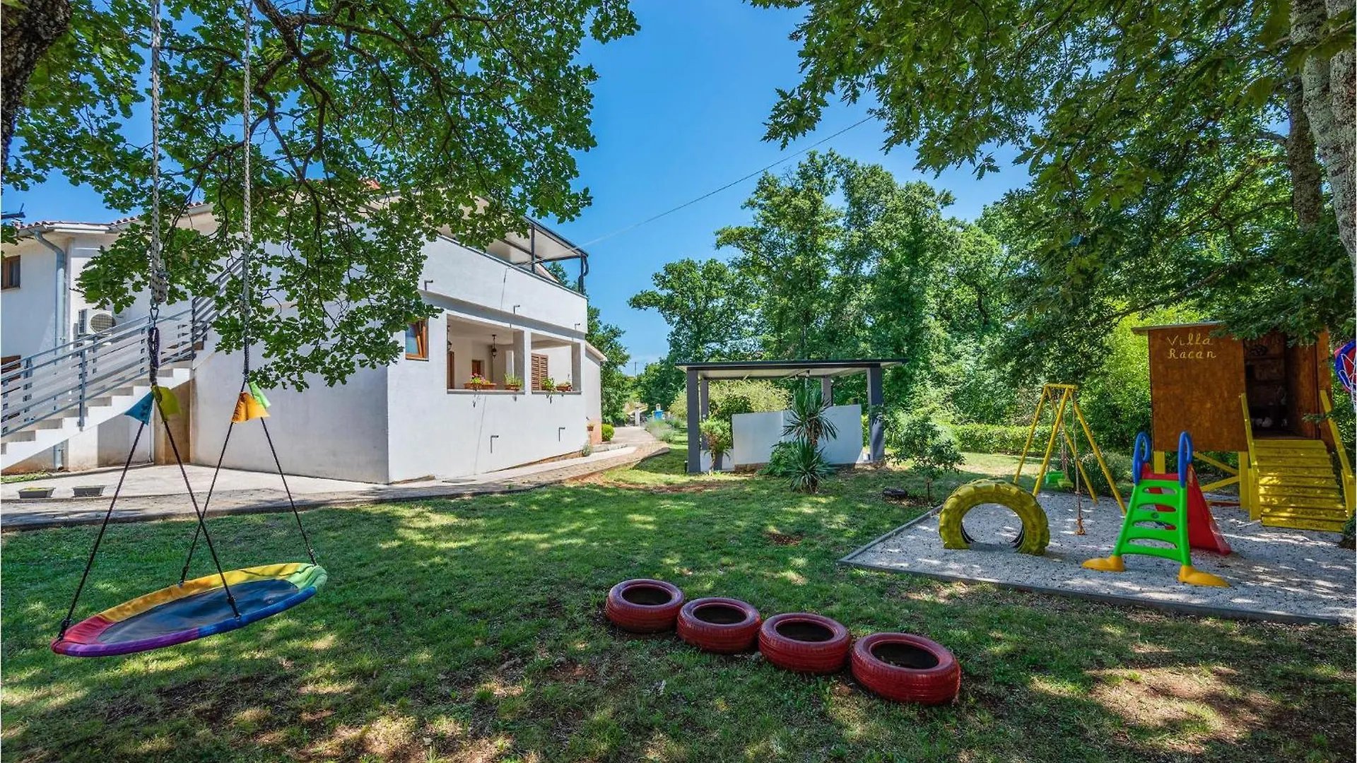 3 Bedroom Gorgeous Apartment In Režanci