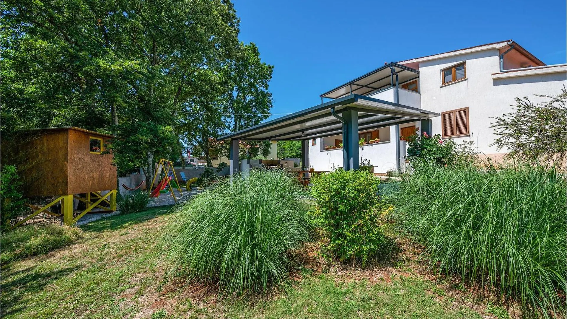3 Bedroom Gorgeous Apartment In Režanci